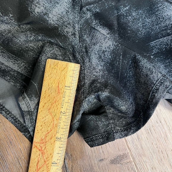 Under Armor- special edition breast cancer, running shorts, medium - Picture 5 of 5